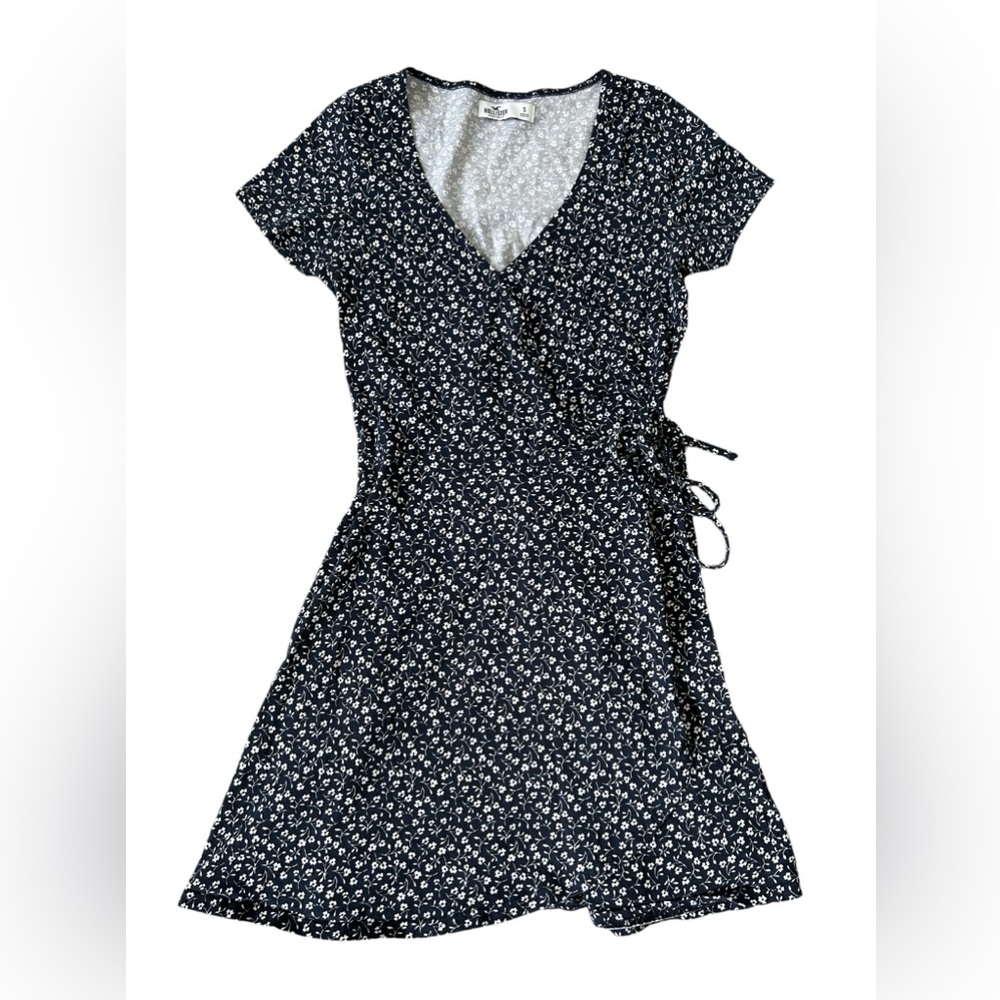 Hollister Navy Blue Flowers Wrap Dress Size Small